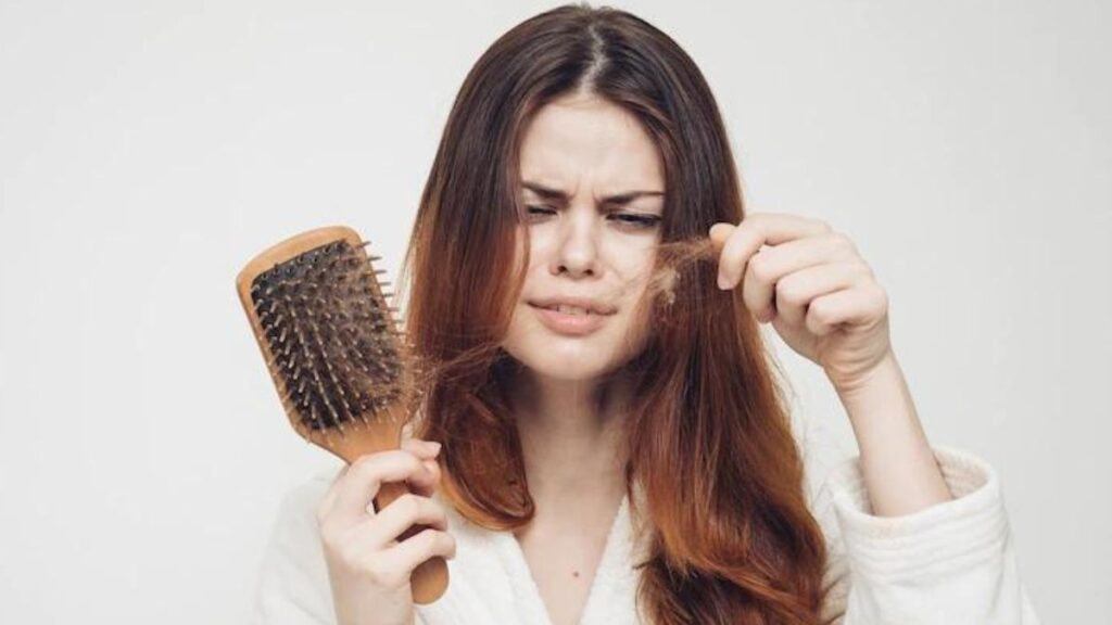 Hair Fall : बालों में ये चार चीजें लगाने से कंट्रोल होगा हेयर लॉस