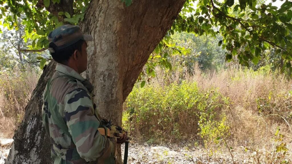 झारखंड : लाखों के इनामी नक्सली बच्चन दा ने किया आत्मसमर्पण 