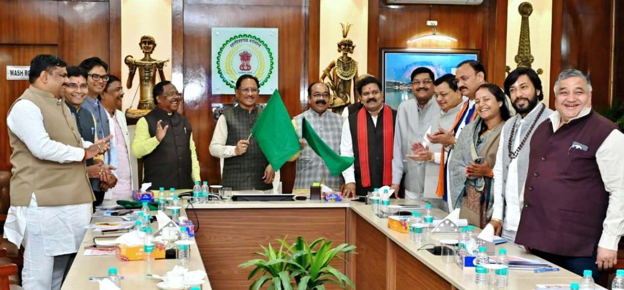 CG News: CM साय ने शुरू किया ग्रामीण बस योजना का द्वितीय चरण, 180 गाँव हुए लाभान्वित