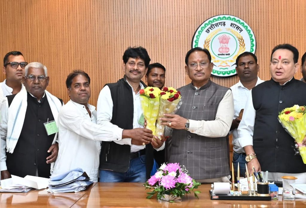 CG News: विधानसभा परिसर में हुआ शिष्टाचार भेंट कार्यक्रम, सीएम साय से सतनाम पंथ प्रतिनिधिमंडल की भेंट