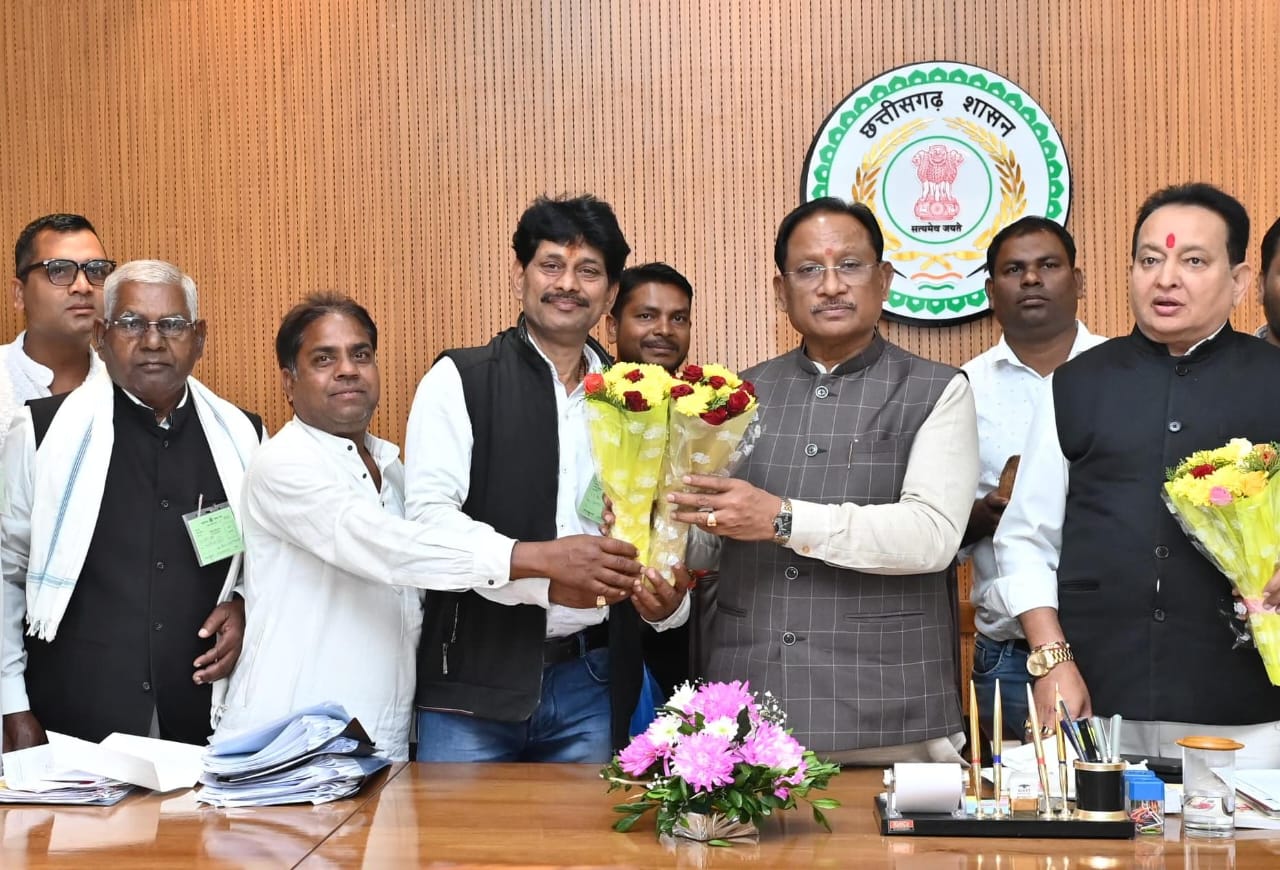 CG News: विधानसभा परिसर में हुआ शिष्टाचार भेंट कार्यक्रम, सीएम साय से सतनाम पंथ प्रतिनिधिमंडल की भेंट