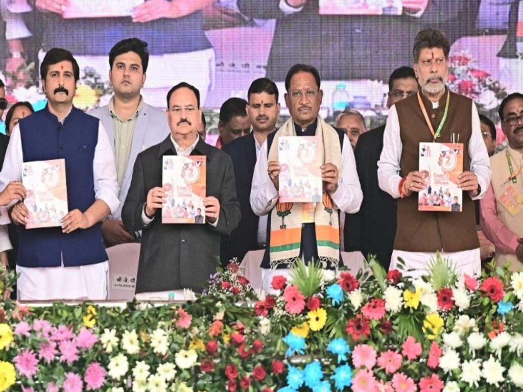 CG News: केन्द्रीय मंत्री और सीएम साय ने किया ‘विष्णु के दो साल, विकास और प्रगति बेमिसाल’ पत्रिका का विमोचन