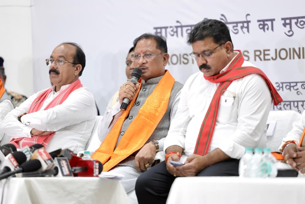 CG News: बंदूक से संविधान तक, CM साय के नेतृत्व में ‘पूना मारगेम’ से बस्तर में शांति की नई सुबह