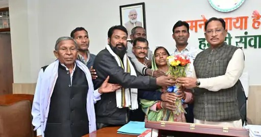 CG News: ग्रामीणों की समस्याओं से अवगत हुए CM साय, क्षेत्रीय विकास कार्यों पर मिला सकारात्मक आश्वासन