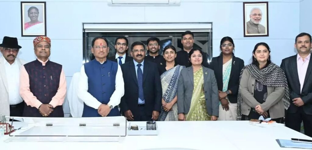 CG News: प्रशिक्षु अधिकारियों को मुख्यमंत्री साय ने दी बधाई, वनों के संरक्षण में भूमिका पर जोर