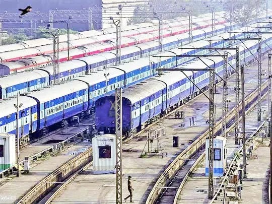 CG News: जबलपुर–रायपुर इंटरसिटी एक्सप्रेस का नाम बदला, आचार्य विद्यासागर की स्मृति में हुआ नामकरण