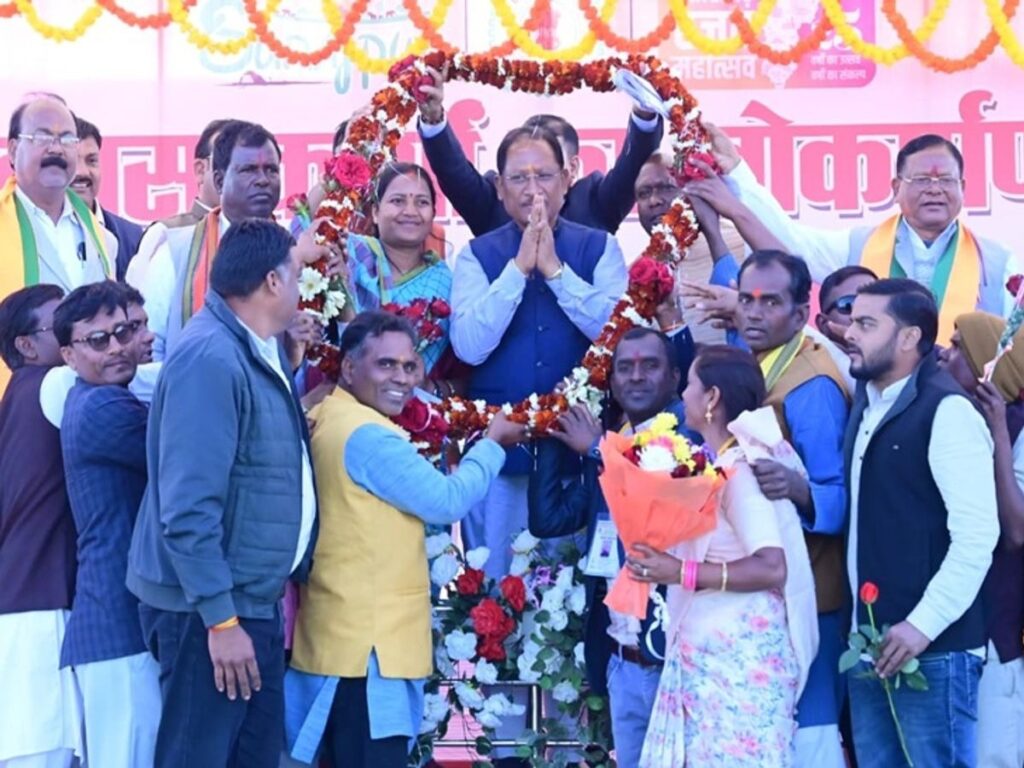 CG News: सूरजपुर में करमा महोत्सव में शामिल हुए CM साय, 172 करोड़ के विकास कार्यों की घोषणा