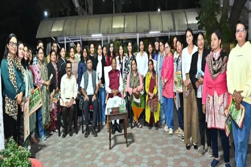 CG News: मुख्यमंत्री विष्णुदेव साय से गुजरात अध्ययन भ्रमण से लौटी महिला पत्रकारों की मुलाकात