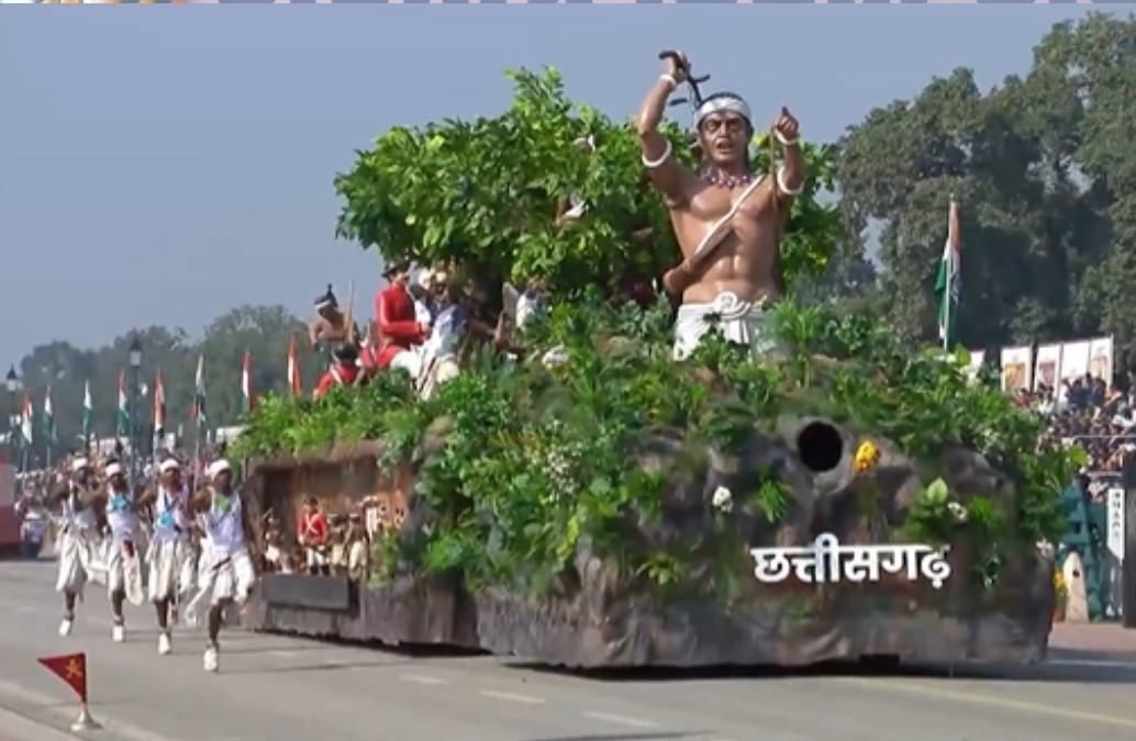 CG News: कर्तव्य पथ पर छत्तीसगढ़ की झांकी ने बटोरी तालियां, जनजातीय वीरों की विरासत का किया भव्य प्रदर्शन