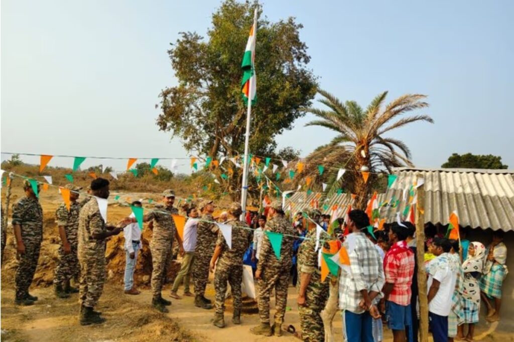 CG News: बस्तर में 'लाल आतंक' पर लोकतंत्र की जीत, 47 गांवों में दशकों बाद पहली बार फहराया जाएगा तिरंगा
