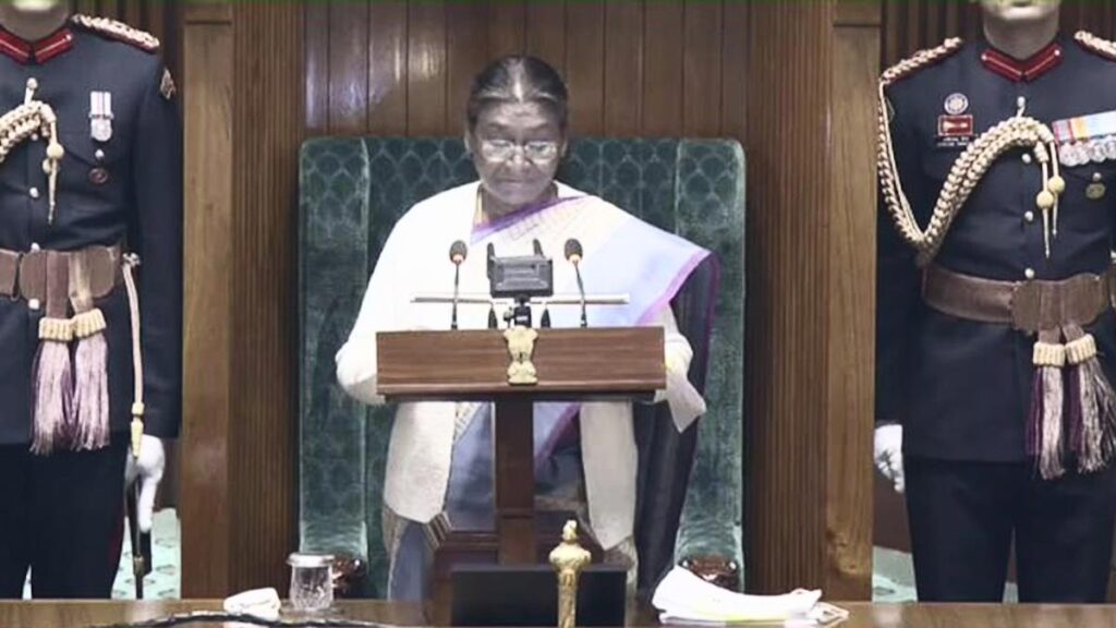 CG News: राष्ट्रपति द्रौपदी मुर्मू ने संसद में बस्तर में माओवादी मुक्त होने की सफलता का किया जिक्र