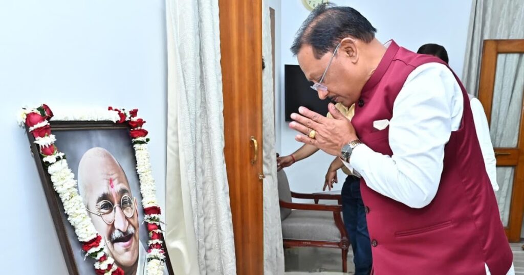 CG News: महात्मा गांधी की पुण्यतिथि पर मुख्यमंत्री विष्णु देव साय ने अर्पित की पुष्पांजलि
