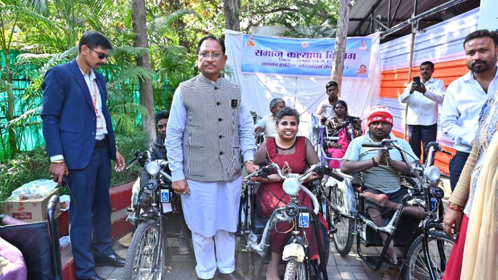 CG News: CM विष्णु देव साय का संवेदनशील निर्णय, जनदर्शन में मिली ₹5 लाख की राहत