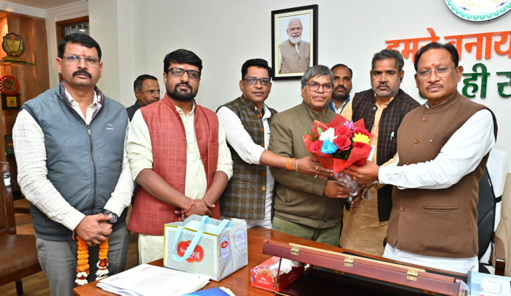 CG News: मुख्यमंत्री विष्णुदेव साय से मिले शहीद दीपक भारद्वाज स्मृति समिति के सदस्य