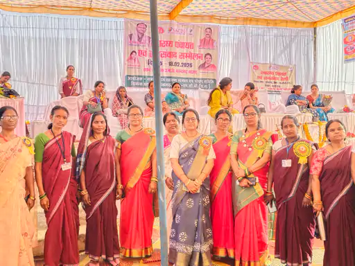 CG News: मनेंद्रगढ़ में स्वास्थ्य पंचायत जनसंवाद, लोगों ने बताईं समस्याएं; अधिकारियों ने बेहतर सेवाओं का दिया भरोसा