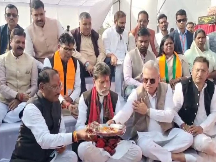 CG News: सीएम साय ने अंबिकापुर में भाजपा कार्यालय की आधारशिला रखी, बोले- आज का दिन ऐतिहासिक