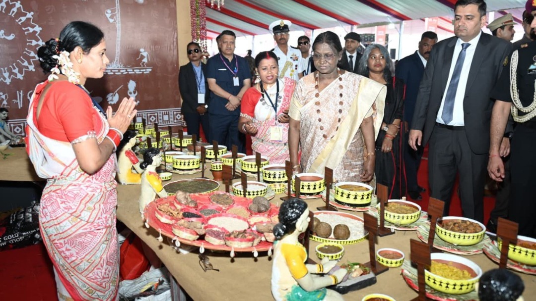 CG News: बस्तर पंडुम में राष्ट्रपति द्रौपदी मुर्मु ने किया जनजातीय कला और परंपराओं का अवलोकन