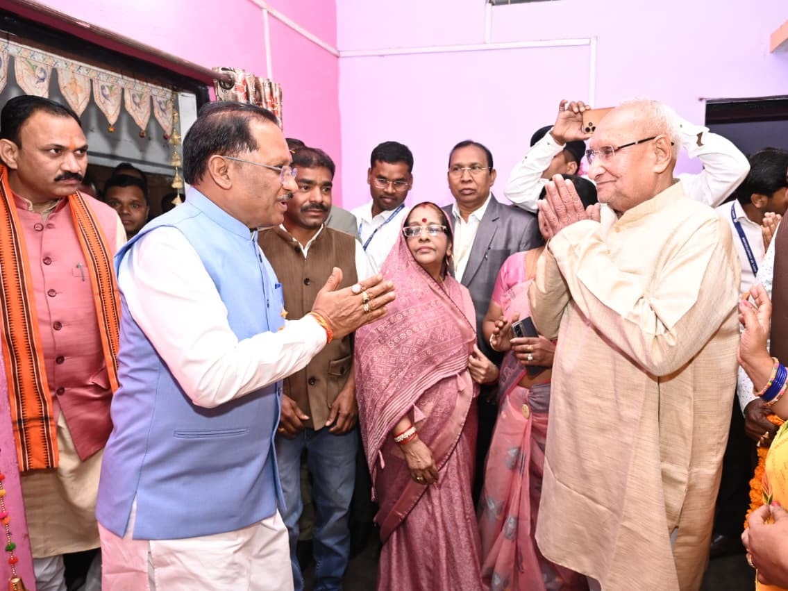 CG News: मीसाबंदियों से मिले CM साय, लोकतंत्र के रक्षकों को किया नमन