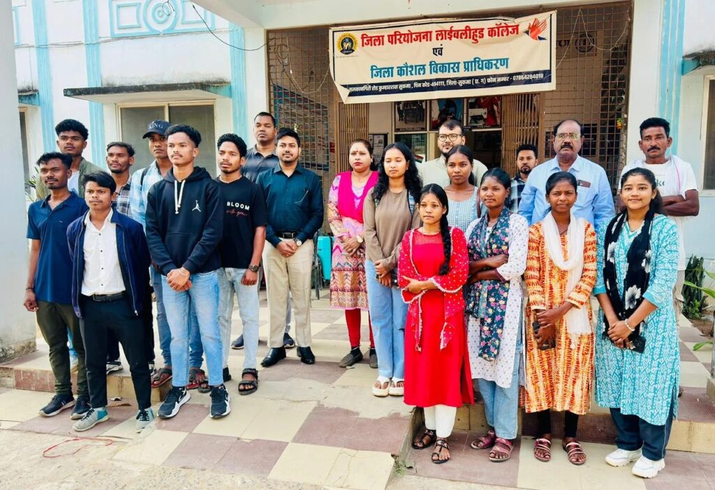 CG News: नक्सल प्रभावित सुकमा से आत्मनिर्भरता की ओर, आकांक्षा प्रोजेक्ट के तहत 35 युवा रोजगार हेतु रवाना