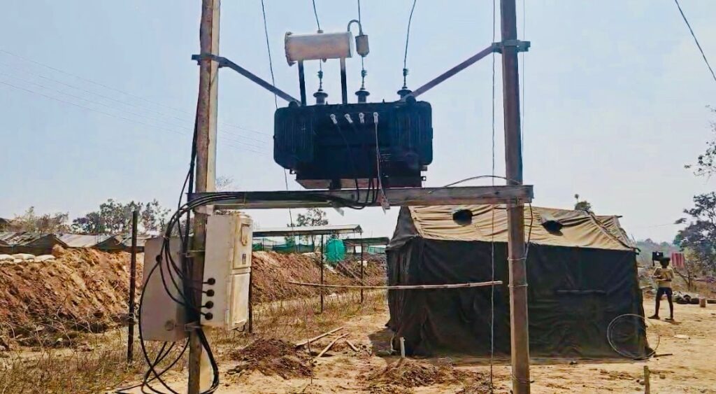 CG News: गोगुंडा गांव में बिजली का पहला बल्ब – लाल आतंक के 78 साल बाद विकास की नई रोशनी,पहाड़ी गांव में उजाला और सुरक्षा का नया अध्याय