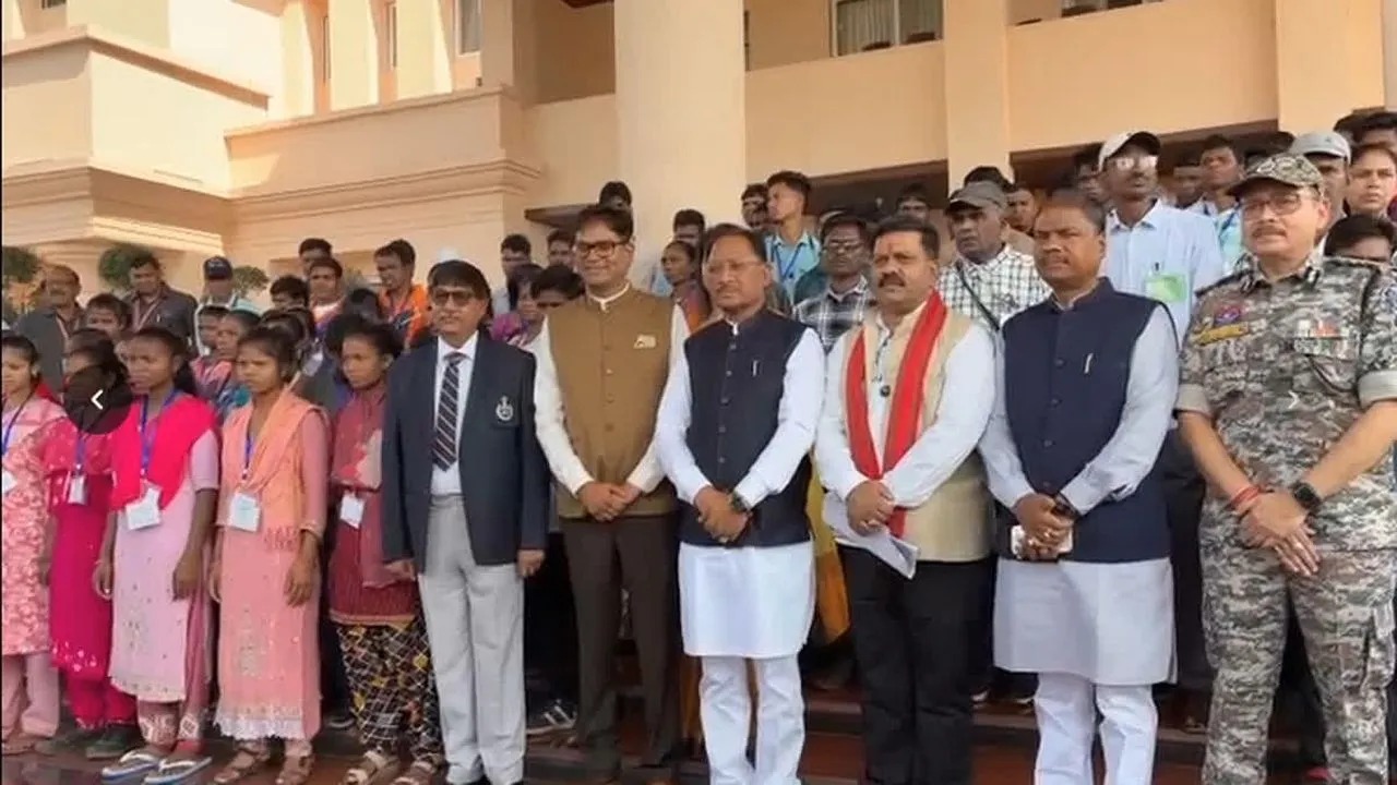 CG News: छत्तीसगढ़ विधानसभा में लोकतंत्र का ऐतिहासिक क्षण, 120 पुनर्वासित पूर्व नक्सली सदन की कार्यवाही देखने पहुंचे