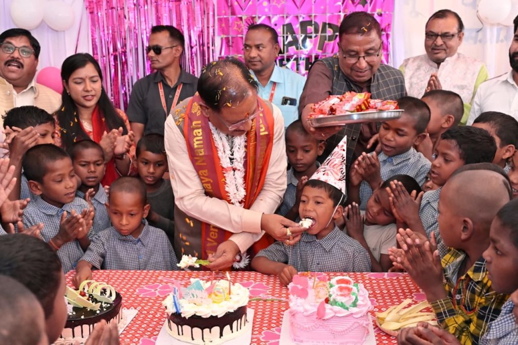 CG News: CG सीएम ने बगिया में बच्चों के संग मनाया जन्मदिवस, संवेदनशीलता और सादगी की मिसाल