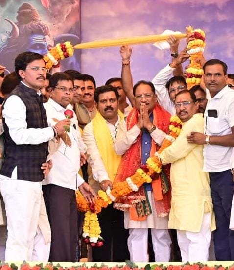 CG News: चैत्र नवरात्रि पर CM विष्णु देव साय शामिल हुए रुद्र महायज्ञ में, प्रदेश की सुख-समृद्धि के लिए की प्रार्थना