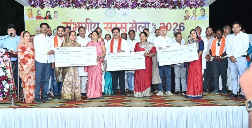 CG News: कवर्धा में सरस मेले का शुभारंभ, उपमुख्यमंत्री विजय शर्मा ने महिला समूहों को दी आर्थिक सहायता