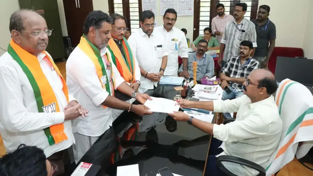 CG News: केरल दौरे पर CM विष्णुदेव साय, कोची में BJP प्रत्याशी के नामांकन में हुए शामिल