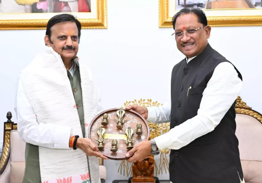 CG News: मुख्यमंत्री विष्णु देव साय और उपमुख्यमंत्री राजेंद्र शुक्ला की सौजन्य मुलाकात, क्षेत्रीय विकास पर हुई चर्चा