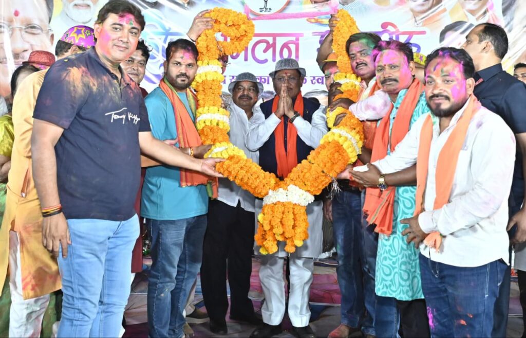 CG News: बिरगांव होली मिलन समारोह में शामिल हुए मुख्यमंत्री विष्णुदेव साय, किसानों को मिली राशि से बढ़ी त्योहार की खुशियां