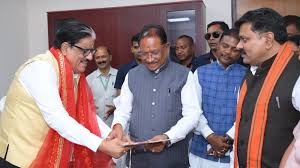 CG News: छत्तीसगढ़ के विकास और विजन-2047 को लेकर गणेश शंकर मिश्रा और डॉ. धीरेंद्र तिवारी के बीच चर्चा