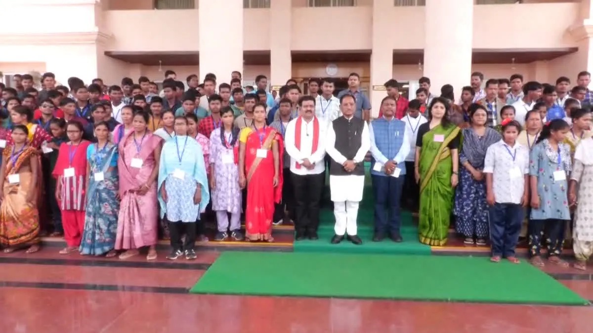 CG News: पूर्व नक्सलियों ने देखी विधानसभा की कार्यवाही, मुख्यमंत्री साय से की मुलाकात