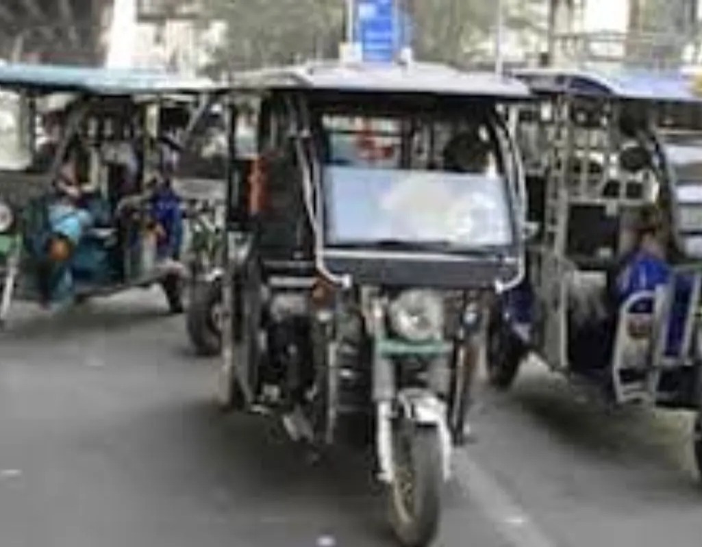 CG News: श्रम विभाग की योजनाओं से श्रमिक बनेंगे आत्मनिर्भर, ई-रिक्शा से बढ़ेगा स्वरोजगार