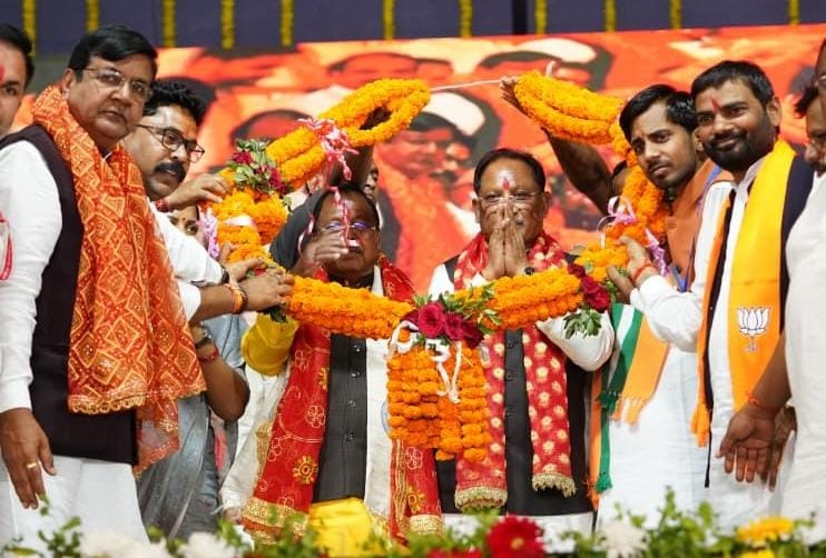 CG News: चैत्र नवरात्रि पर CM विष्णु देव साय ने किए कुदरगढ़ी माता के दर्शन, कुदरगढ़ महोत्सव का किया शुभारंभ