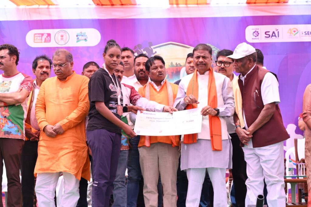 CG News: बस्तर हेरिटेज मैराथन 2026 में 9,800 से अधिक धावकों ने रचा इतिहास, वैश्विक मंच पर चमका बस्तर