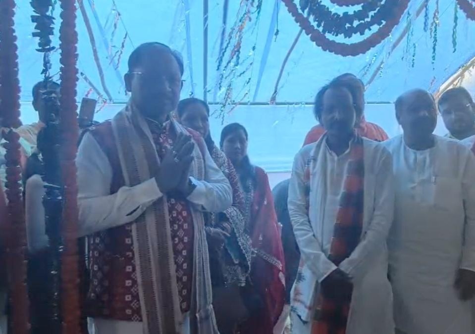 CG News: धार्मिक यात्रा पर सीएम विष्णुदेव साय, ओडिशा के कोमना वैष्णो देवी मंदिर में की पूजा-अर्चना