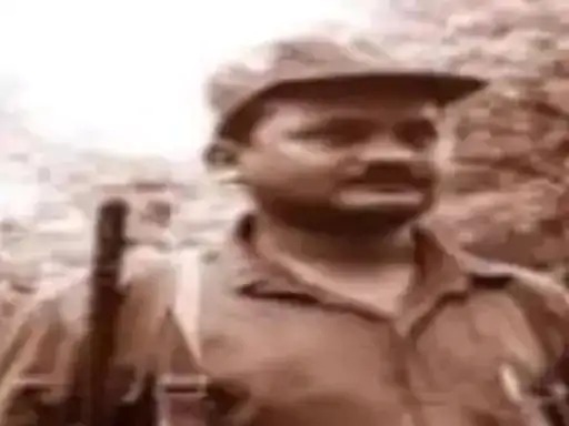 CG News: बस्तर में नक्सल नेटवर्क ढहने की कगार पर, टॉप कमांडर पापाराव समेत 18 नक्सलियों ने किया आत्मसमर्पण