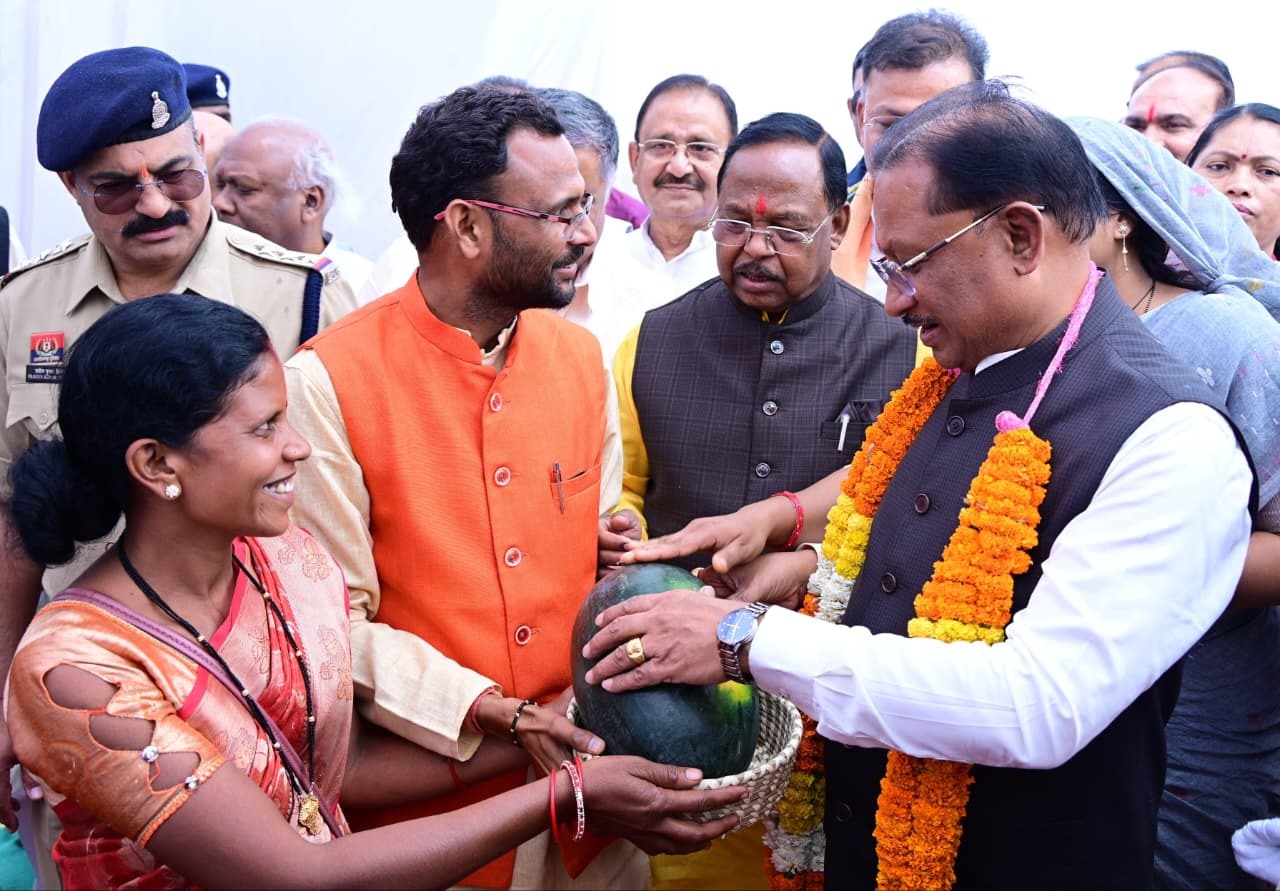 CG News: सरगुजा में तिलहन किसान मेले का शुभारंभ, किसानों को आधुनिक तकनीकों से जोड़ने पर जोर