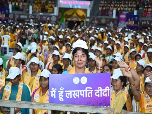  CG News: मुख्यमंत्री विष्णुदेव साय की पहल से महिलाएं बन रहीं आत्मनिर्भर, किरण निषाद बनीं प्रेरणा