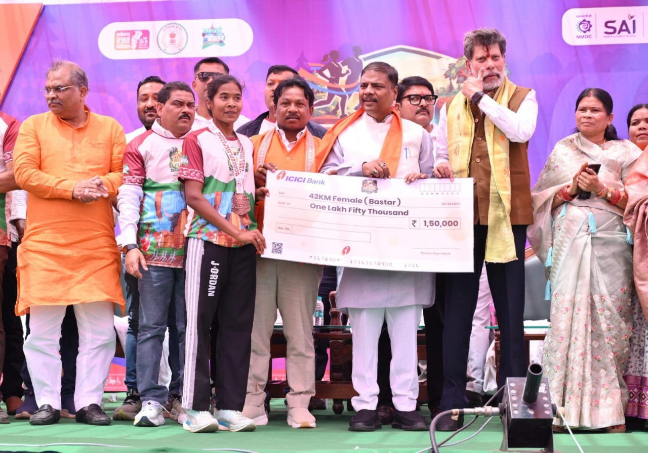 CG News: बस्तर हेरिटेज मैराथन में कुसुम ने लहराया जीत का परचम,दृढ़ इच्छाशक्ति और कठिन परिश्रम का परिणाम