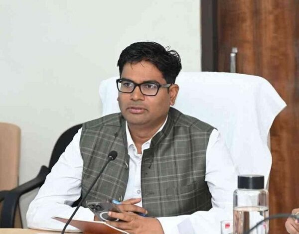 CG News: छत्तीसगढ़ में मानसून-2026 वृक्षारोपण अभियान की होगी समीक्षा, 12 जुलाई को उद्योगों के साथ बैठक करेंगे मंत्री ओ.पी. चौधरी