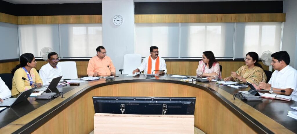 CG News: छत्तीसगढ़ में AI से होगी ग्रामीण सड़कों की निगरानी, हर महीने वीडियो स्कैन से होगी गड्ढों और दरारों की पहचान