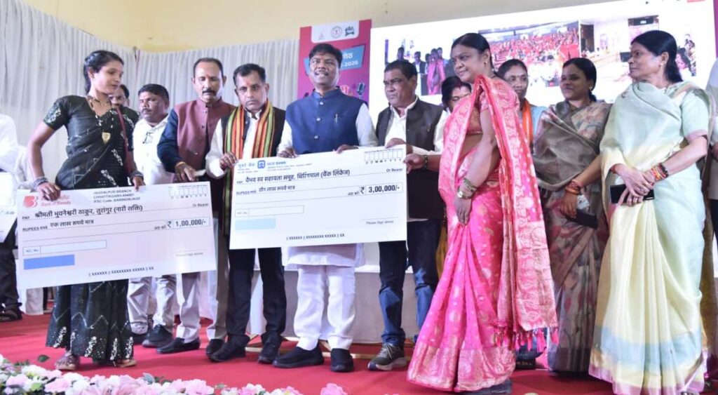 CG News: बस्तर में 'दीदी के गोठ' के 12वें संस्करण में महिला सशक्तिकरण की मिसाल, लखपति दीदियों की कहानियों ने बढ़ाया आत्मविश्वास