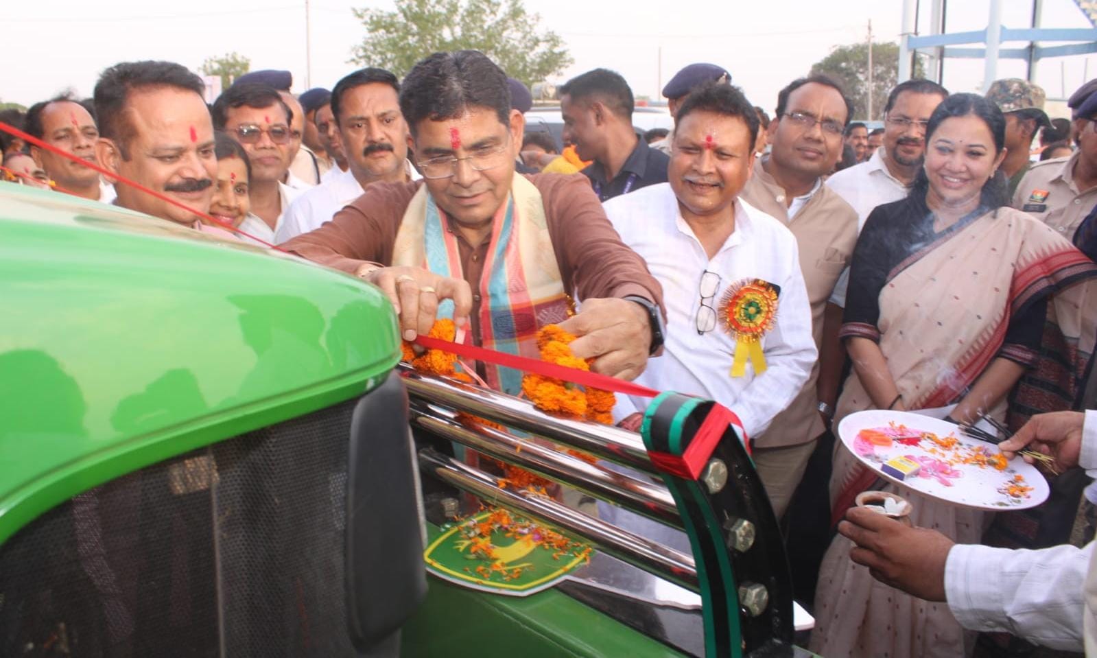 CG News: कृषि यंत्रीकरण योजना से किसान का सपना पूरा, 4 लाख की सहायता से मिला ट्रैक्टर