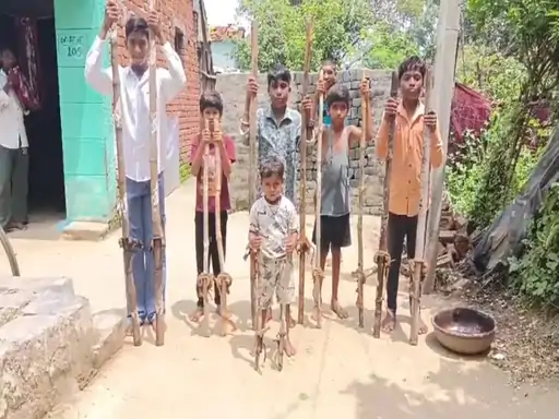 CG News : जांजगीर-चांपा में हरेली की धूम, गेड़ी पर चढ़कर बच्चों ने मनाया पारंपरिक उत्सव
