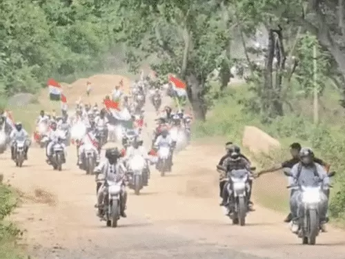 CG News : नक्सलियों के गढ़ में तिरंगा यात्रा, बुलेट पर सवार डिप्टी CM विजय शर्मा ने किया नेतृत्व